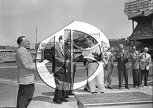Del Webb and Dan Topping with Joe DiMaggio55N0168
